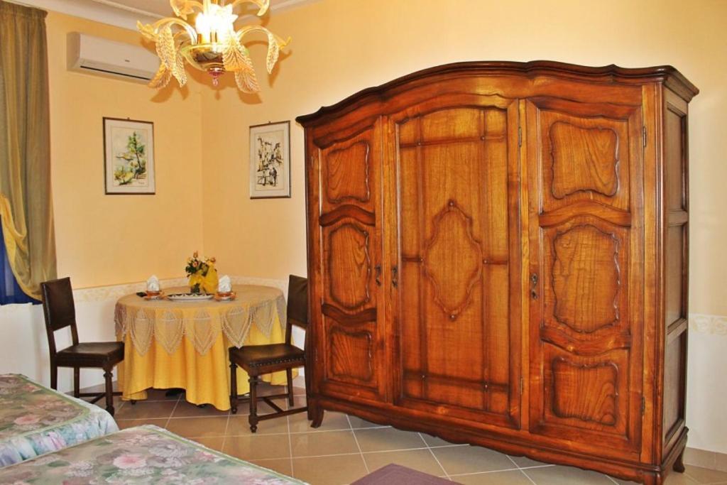Hotel Ristorante La Torretta Bianzè エクステリア 写真
